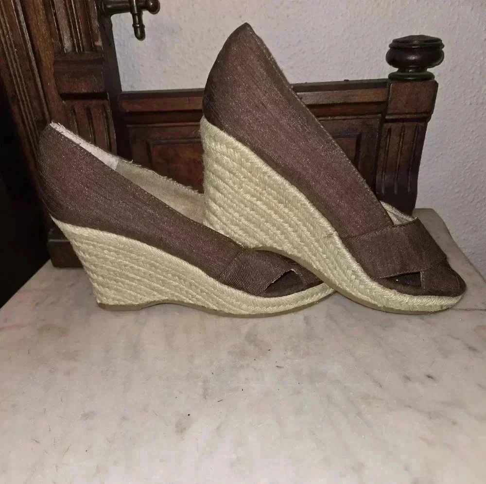 Apostrophe Wedges Size 6.5